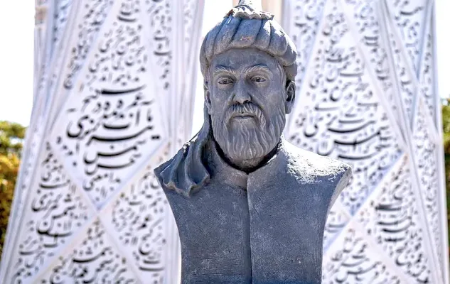 مجسمه شمس تبریزی